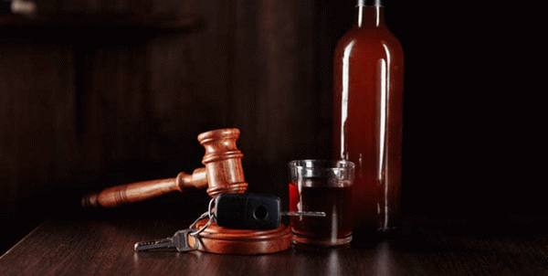 Алкоголь и судебные молотки
