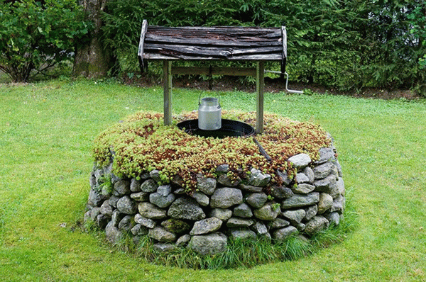 Декоративный каменный колодец на даче, Фото 1
